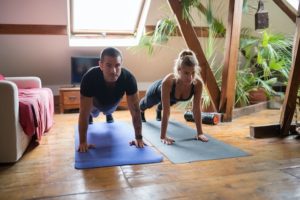 couple doing push-ups to improve physical and mental health 